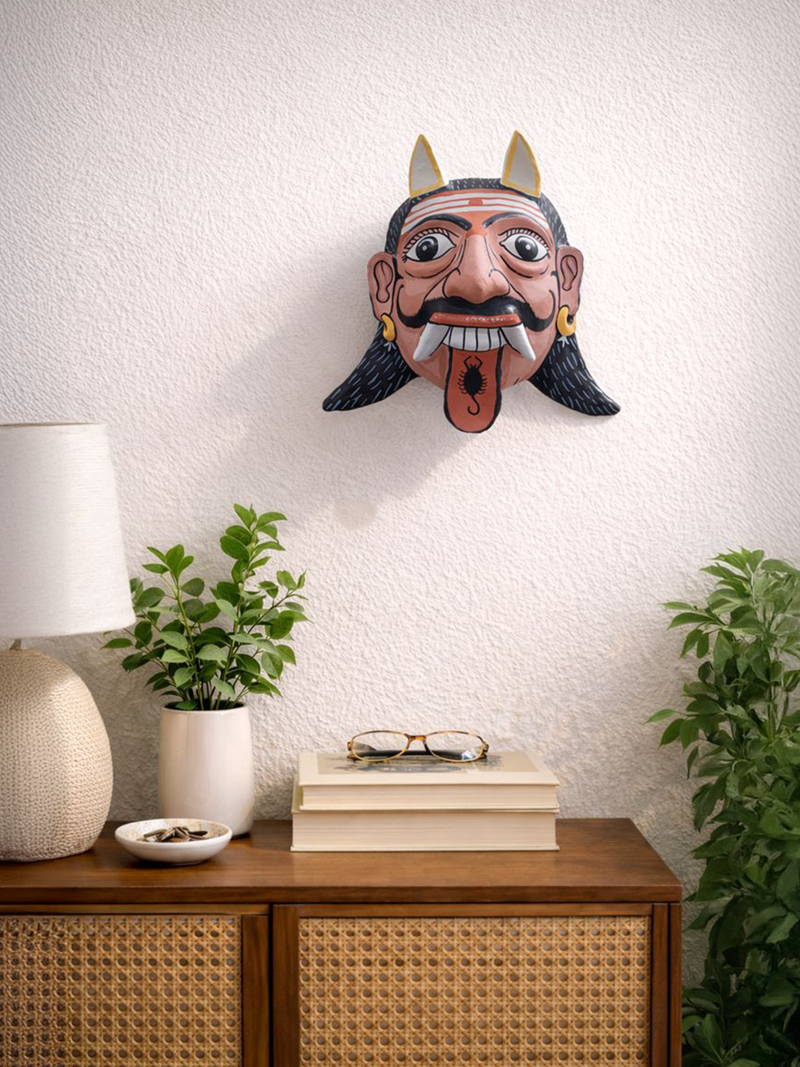 3._The_watchful_wanderer_in_Cheriyal_mask_by_Sai_Kiran_800x